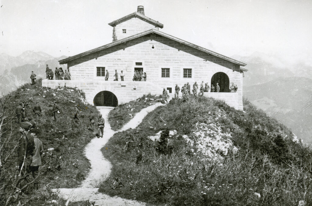 Soldats américains visitant le Kehlsteinhaus en 1945