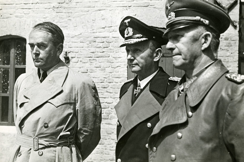 Albert Speer, Karl Dönitz, et Alfred Jodl apres leur arrestation