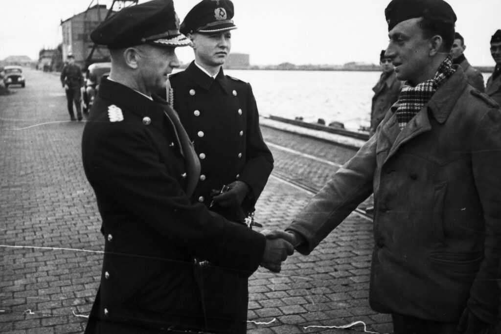 Karl Dönitz, en avril 1940 sur la base de Wilhelmshaven