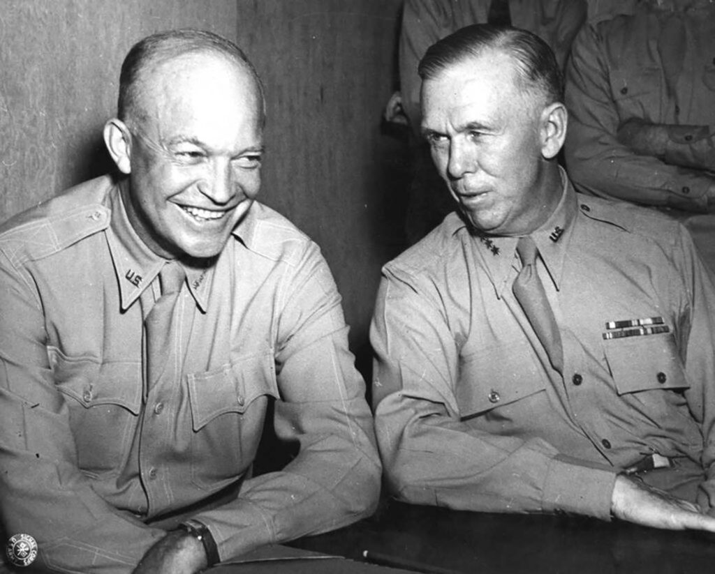 George Marshall (&agrave; droite) avec Dwight Eisenhower