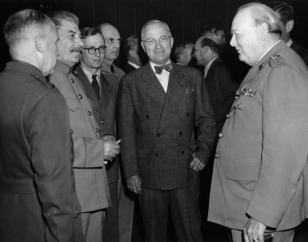 Staline, Truman et Churchill, lors de la conférence de Postdam en juillet 1945.